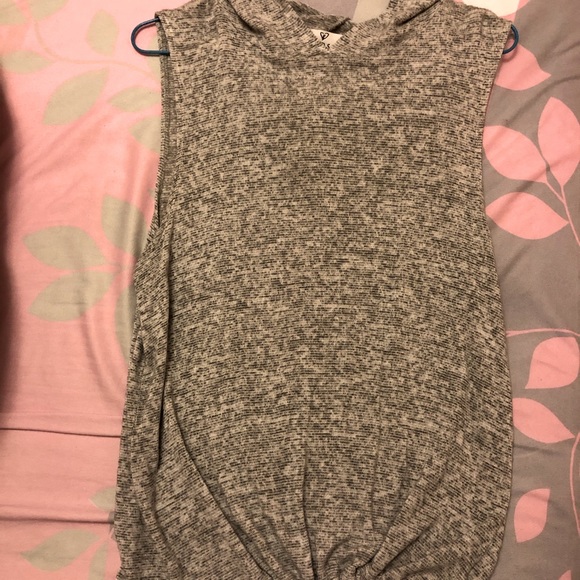 Gray sleeveless sweater - Picture 3 of 4